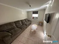 Charming 3 Bedroom Workers Accommodation Отели в г. Графтон