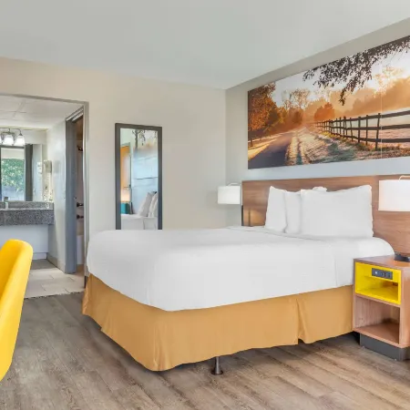 Days Inn & Suites by Wyndham Rocky Mount Golden East