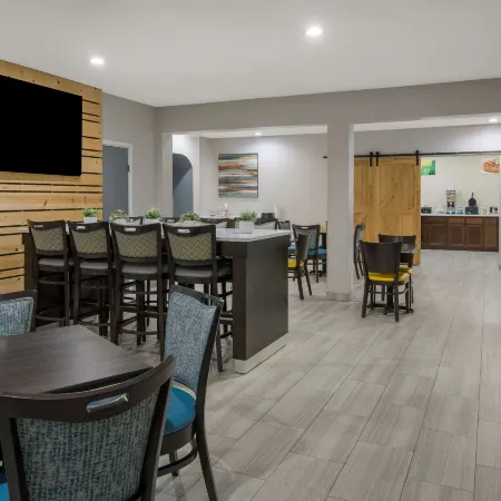 Quality Inn & Suites Roanoke - Fort Worth North