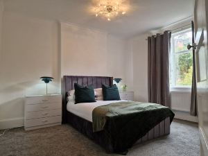 Lovely 4-Bed House in Nottingham- Mapperly Park