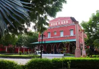 Maharaja Ganga Mahal Hotel berhampiran Ganga Golden Jubilee Museum