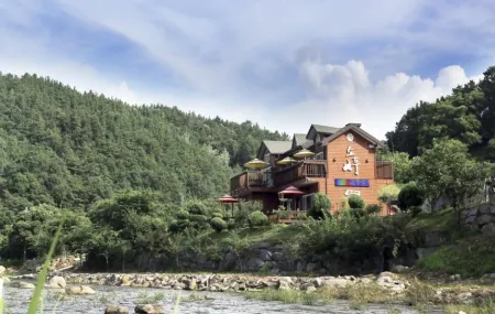 Gongju Sopung Pension Отели рядом с достопримечательностью «Magoksa Temple»