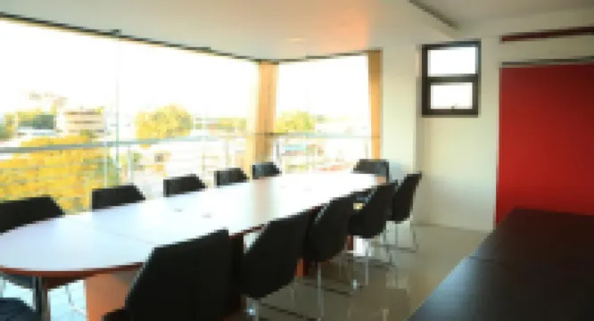 Travelbee Business Inn