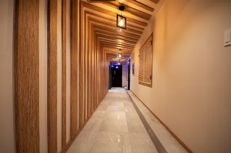 Hotel King Отели рядом с достопримечательностью «Пусанский университет иностранных языков»