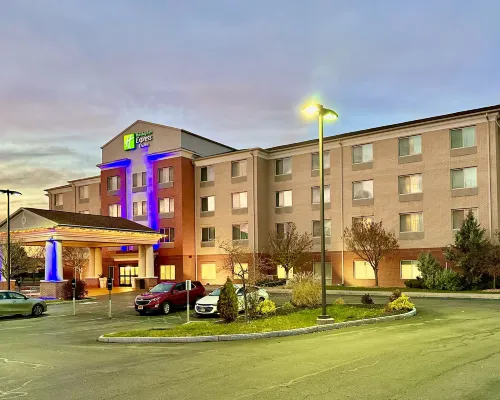 Holiday Inn Express & Suites DEWITT (SYRACUSE) by IHG Hotels in De Witt