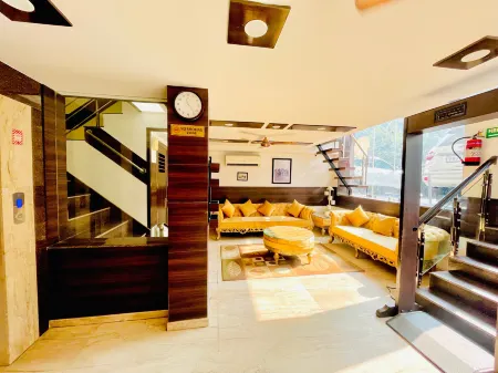 Hotel Aiwan-e-Shahi Отели рядом с достопримечательностью «Акшардхам»