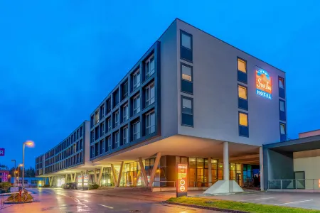 Leonardo Hotel Salzburg Airport Отели в г. Гемайнде Гроссгмайн