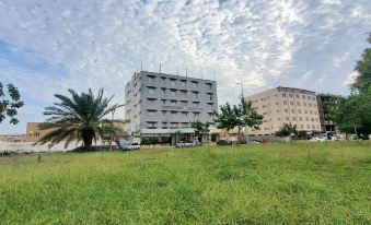Seasons Apartments