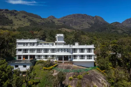 Fort Munnar Отели в г. Серайанелли
