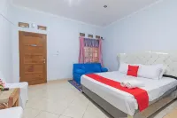 RedDoorz Syariah Near Alun Alun Sumedang Các khách sạn ở North Sumedang