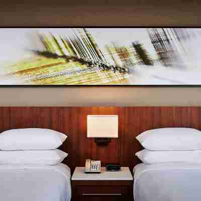 Delta Hotels by Marriott Toronto Mississauga Rooms