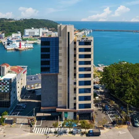 The Club Hotel Gijang Yeonhwari Отели рядом с достопримечательностью «Храм Пэкдуса»