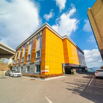Yeosu Myeongpum Hotel Отели рядом с достопримечательностью «Маяк Хамель»