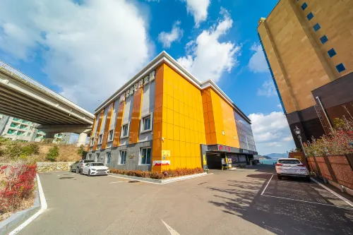 Yeosu Myeongpum Hotel