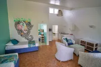 The Black Pearl Beachside Apartments Hotel a Takitumu District
