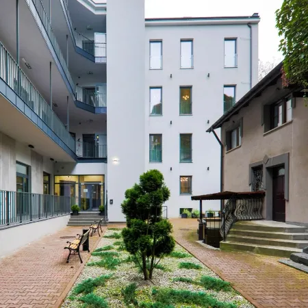 Aparthotel Cracovia Residence Отели рядом с достопримечательностью «Галерея Артемис»