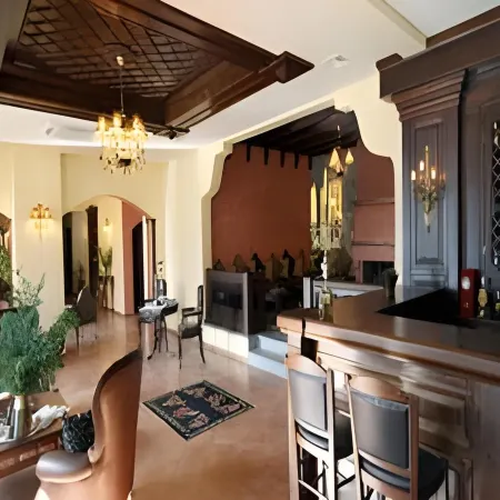 Hotel Doupiani House