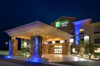 Holiday Inn Express & Suites Pahrump فنادق في Pahrump