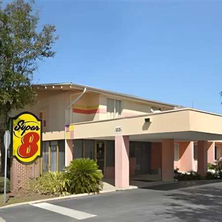 Super 8 by Wyndham Melbourne