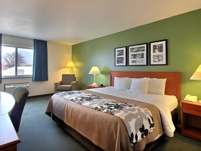 Sleep Inn & Suites Hotels in Charles City