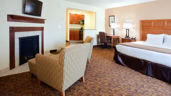 Holiday Inn Express & Suites Mount Airy