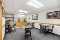 Days Inn by Wyndham Great Falls - breakfast