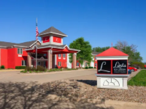 Links BOS Landen Hotel & Spa of Pella, Trademark by Wyndham Hotels in Pella