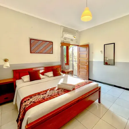 Wisma Anugerah Redpartner Near Masjid Zayed Solo