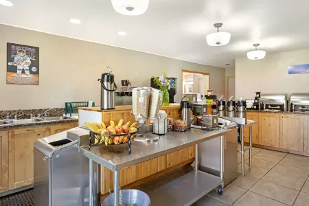 Best Western Ponderosa Lodge Отели в г. Кэмп Шерман