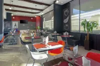 Nobile Inn Santiago - فطور
