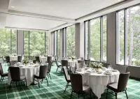 Graduate by Hilton East Lansing - breakfast