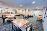 AmericInn by Wyndham Glendale/Milwaukee Hotels in Glendale