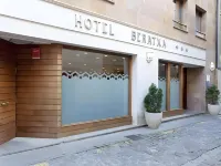 Hotel Beratxa Các khách sạn ở Orisoain