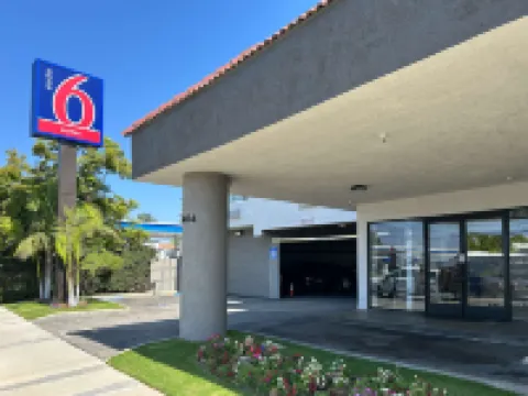 สตูดิโอ 6 สวีทส์ การ์ดีนา, แคลิฟอร์เนีย โรงแรมในทอร์รันซ์