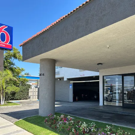 Studio 6 Suites Gardena, CA