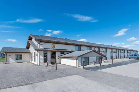 Super 8 by Wyndham Devils Lake