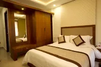 Royal Plaza Glitz Inn Hotels near Chethukadavu Play Ground