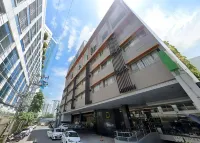 Diamond Suites and Residences