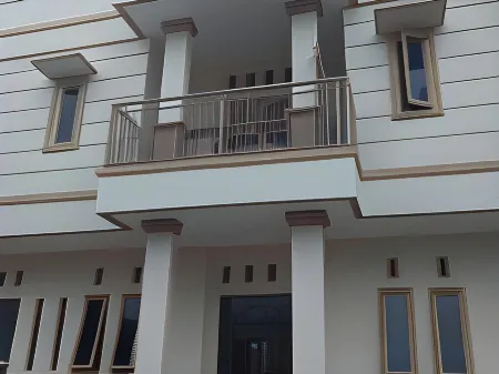 Muara Inn Ternate Отели в г. West Tanah Tinggi