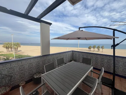 Two Bedroom Apartment on Front Line of the Beach - Apartments