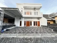 Nogotirto Damai Homestay Jogja Hotell i Nogotirto