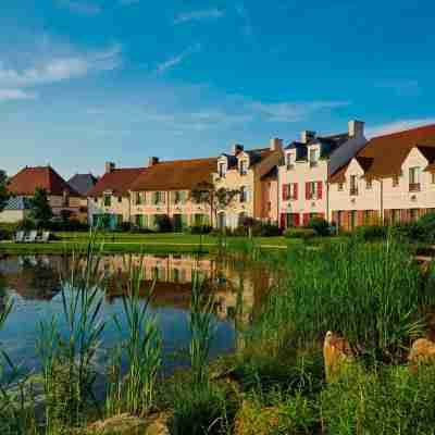 Marriott Village d'Ile-de-France Hotel Exterior