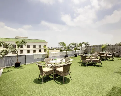 Saltstayz Premier - Cyber Hub Hotels near IndiGo
