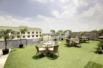 Saltstayz Premier - Cyber Hub Hotels near DLF