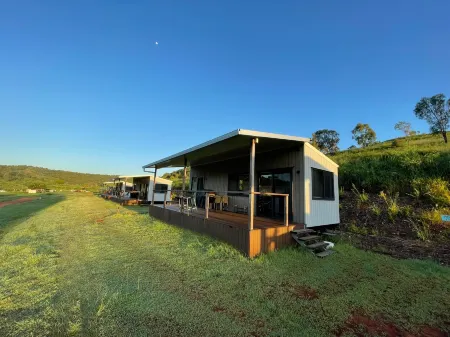 High Valley Dawn Permaculture Farm Отели в г. Ейппун