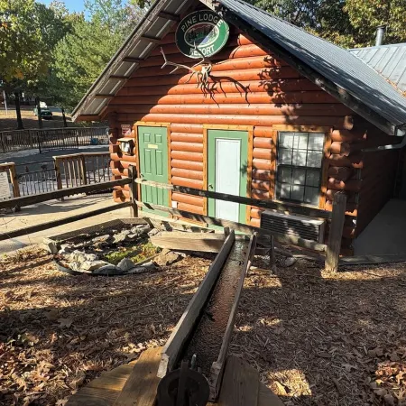 5 Elk Lodge ROMANTIC Log Cabin in the woods. Hot Tub & Wood Burning Fire Place.