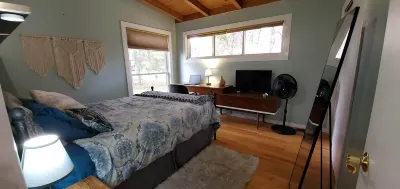 Mid Century Modern home 2 minutes from the beach and trails close to everything!