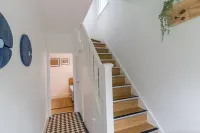 Modern Haven, Sleeps 6, Free Parking, Central.