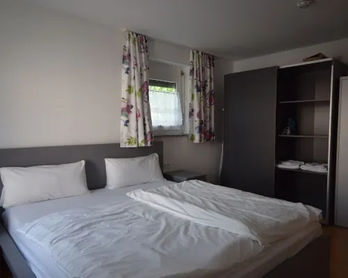 Spacious Apartment with Park View – Ideal for Families & Business Travelers Hotels in Biberach