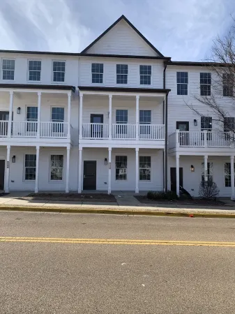 Oxford Townhouse 4 Bedrooms 4 Bathrooms with Garage